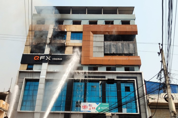 सेन्टर प्लाजाको आगलागीमा फसेका १६ जनाको उद्धार
