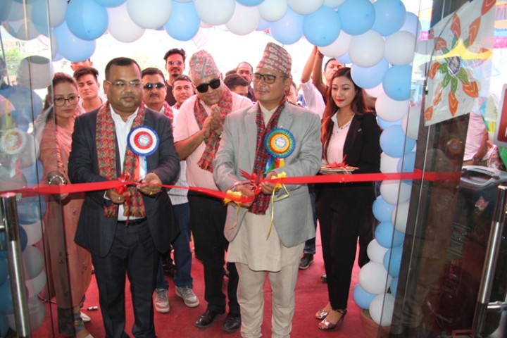 पियाजियोको भेस्पा र अप्रिलियाको शोरुम सुर्खेतमा