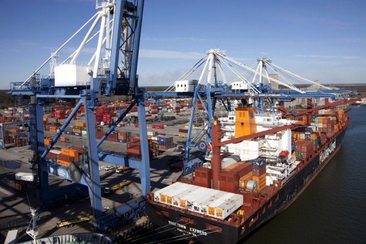 व्यापार घाटा पौने ५ खर्ब, आयात–निर्यात दुवै घट्यो