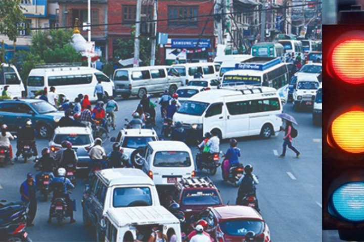 बिग्रिए काठमाडौंका ट्राफिक लाइट, ट्राफिक प्रहरीको आक्रोश चालक माथि