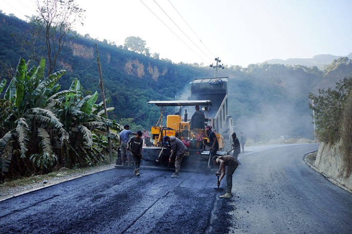 कालीगण्डकी कोरिडोरको बेनी-मालढुङ्गा सडक कालोपत्र हुँदै